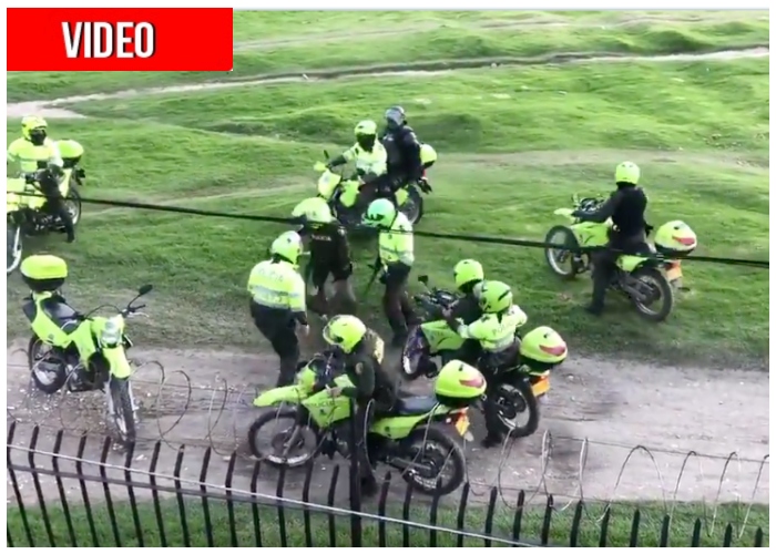 Nueve policías le caen a jovencito en Bogotá