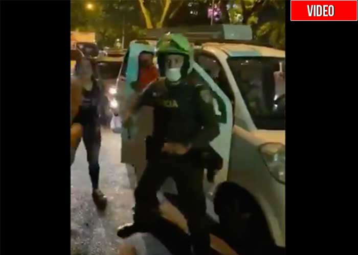 Policia dispara sobre la marcha de protesta por asesinato de Juliana Galindo