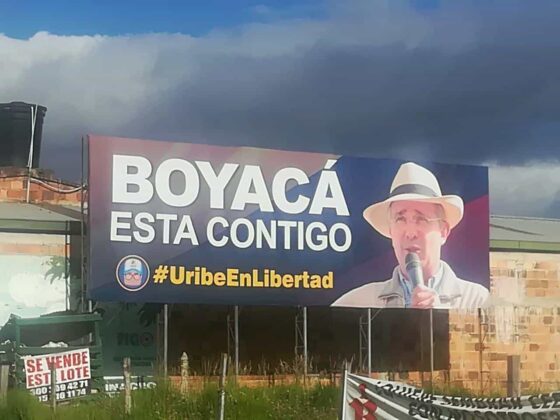  - ¿Vallas a favor de Uribe inundan Boyacá?