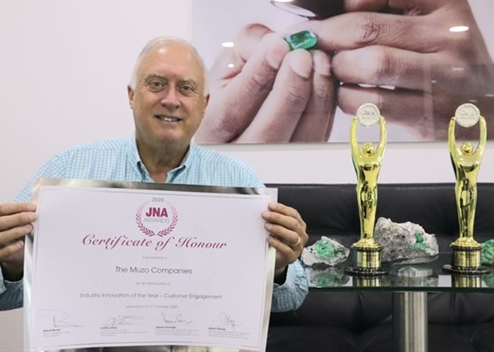 Condecorado el gringo que se quedó con el negocio de esmeraldas de Carranza