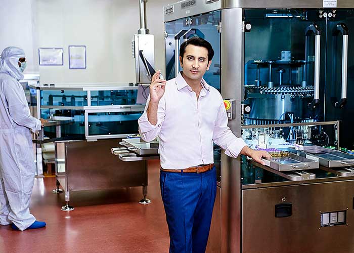 Un billonario indio, el mayor productor de vacunas del mundo