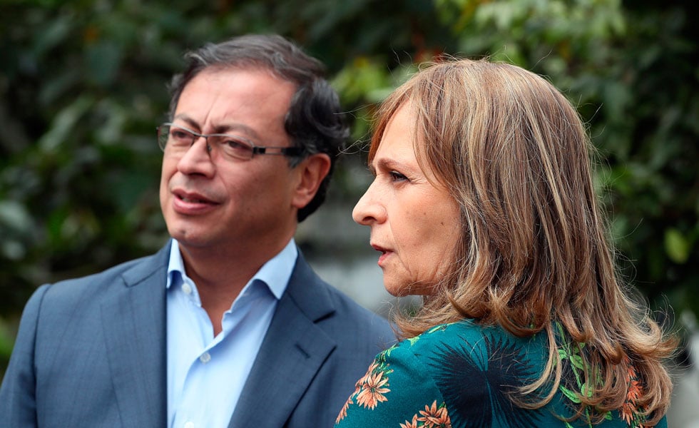 Sin pelos en la lengua Angela Maria Robledo se las cantó a Petro