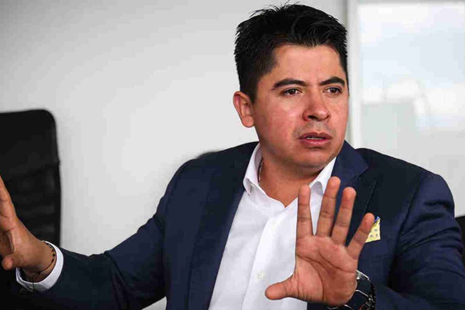 Semana saca del aire el programa de Ariel Ávila