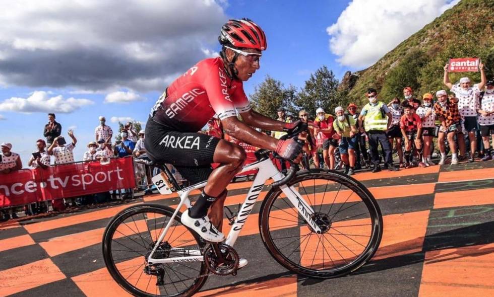 Nairo es un Superhumano: terminó el Tour de Francia con sus rodillas rotas
