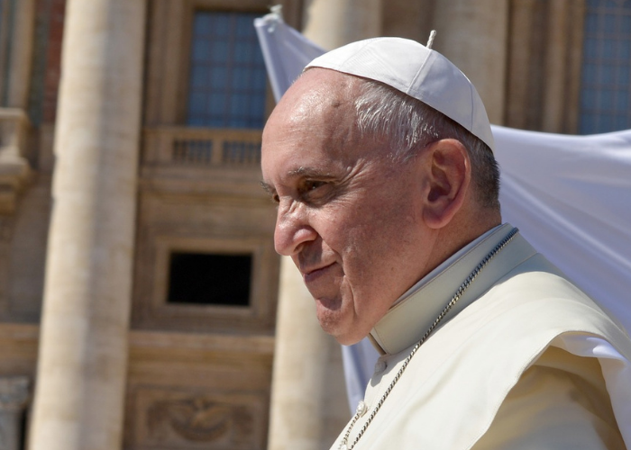 El papa Francisco le da la bendición a las parejas del mismo sexo