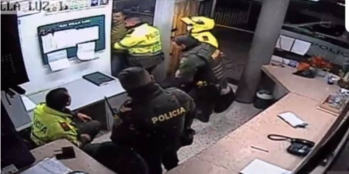 Odio y maldad policial: a Javier Ordoñez lo entraron arrastrando al CAI
