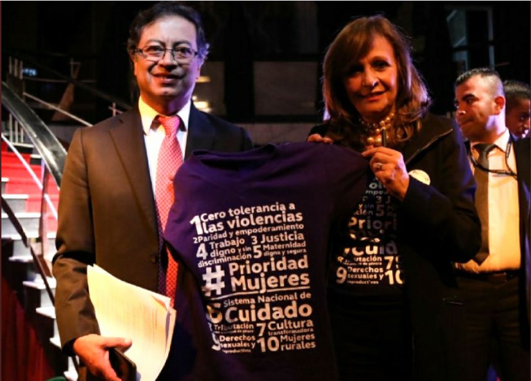 La pulla de Angela María por la que los seguidores de Petro la crucificaron