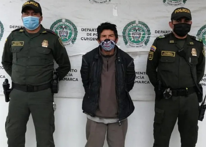 Desesperado, endeudado y amargado papá asfixia a sus dos hijos 