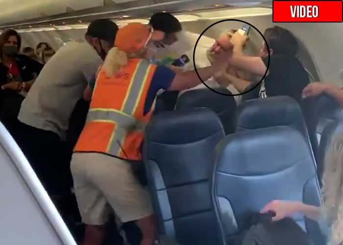 Hombre formó pelea en avión por negarse a usar tapabocas