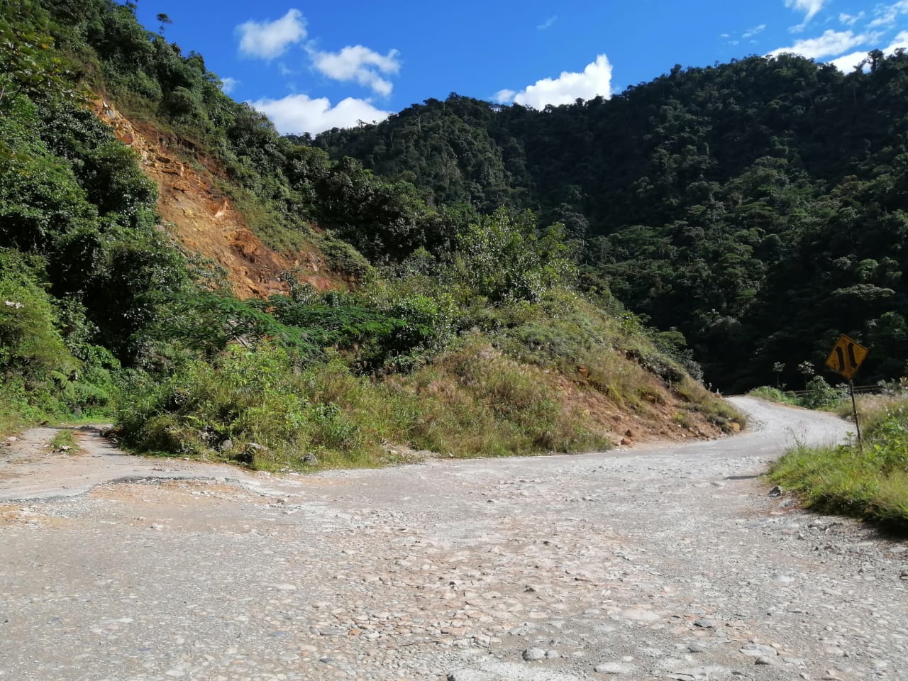  - La vía en el Putumayo que es devorada por la corrupción y la manigua