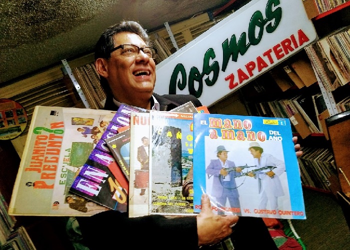 El almacén de calzado en pleno centro de Bogotá que vende más vinilos que zapatos
