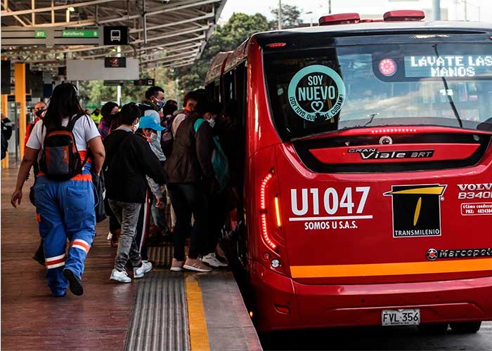 ¡Bogotá apocalíptica! Dos bandas se pelean por robar a pasajeros en Transmilenio