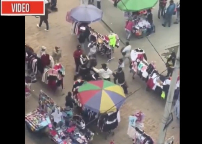 VIDEO: A plena luz del día ocho ladrones atracan a dos personas en San Victorino