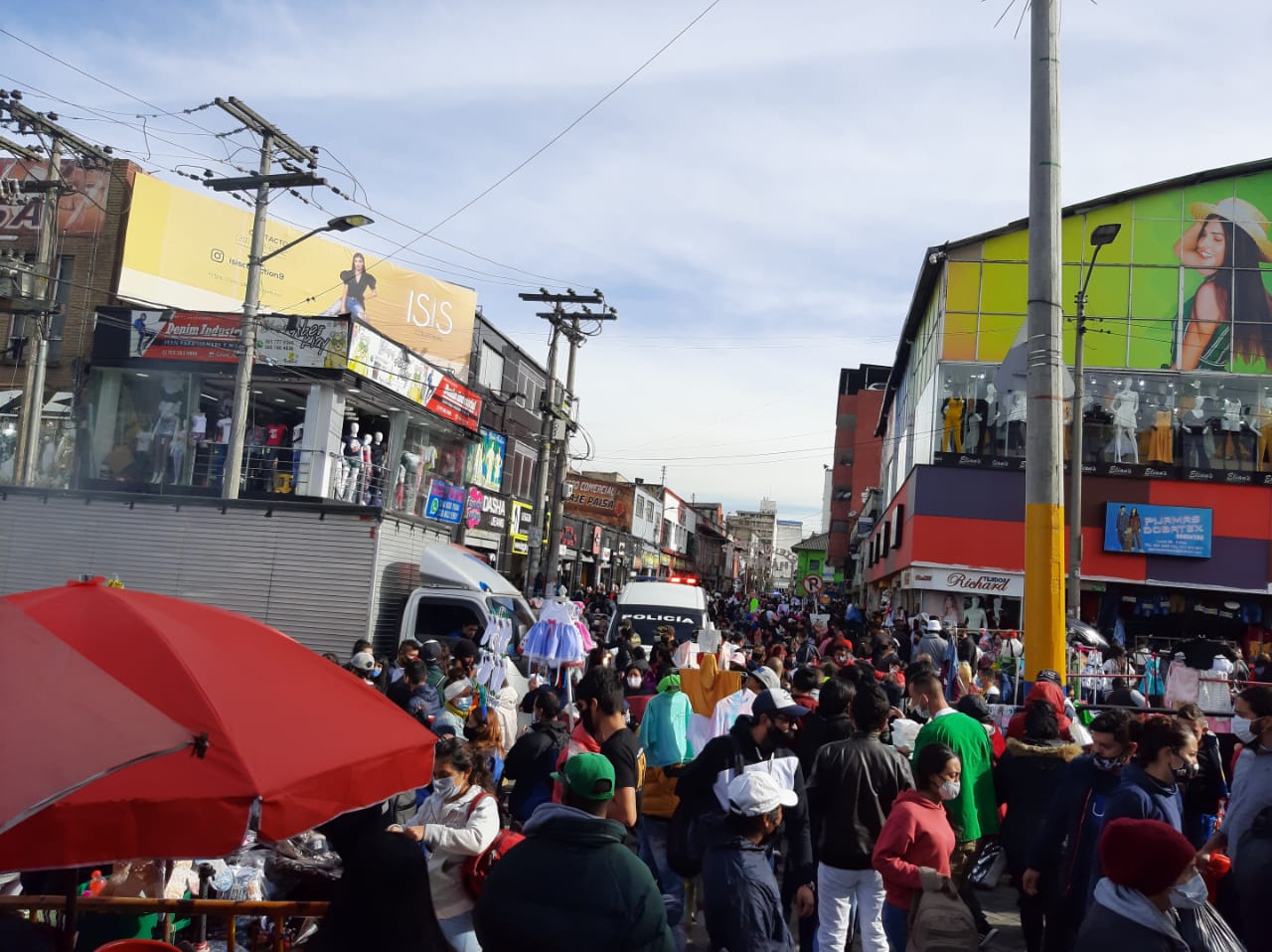 ¿Cual pandemia? caos en San Victorino en el Día Sin Iva