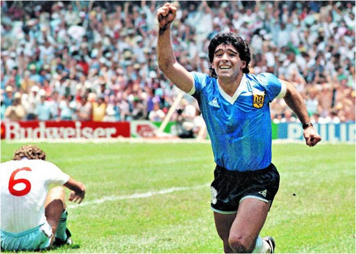 Top 5: Las jugadas cósmicas que convirtieron a Maradona en Dios