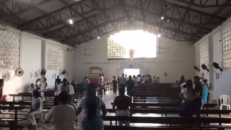 Dos familias enemigas inician balacera en plena iglesia de Barranquilla
