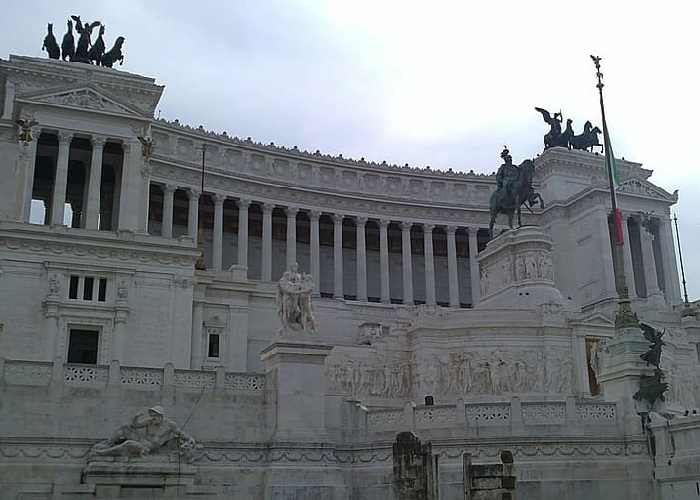 Reducción de congresistas en Italia, una revuelta pública contra la clase política
