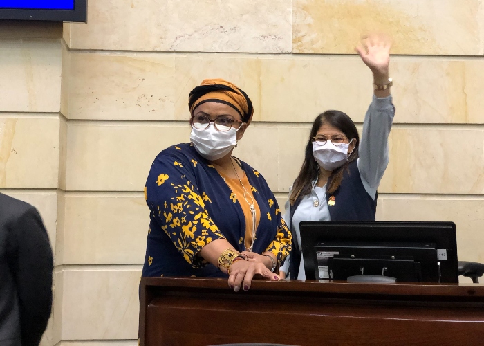 Sandra Ramírez, exesposa de Manuel Marulanda, presidió el Senado