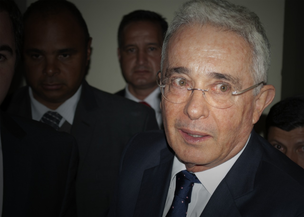 El paso del caso Uribe a la Fiscalía, no le facilita el camino