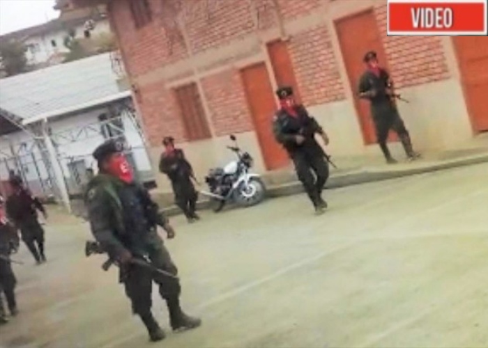 VIDEO: ELN se pasea por las calles de municipio caucano en navidad