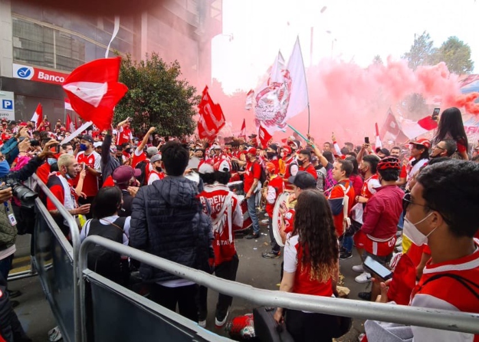 VIDEO: Hinchada del Santa Fe tampoco le tiene miedo al COVID
