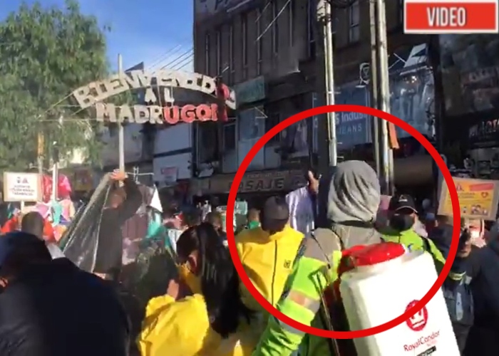 Chambonada en la desinfección de personas en San Victorino durante madrugón. VIDEO