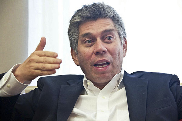 Acaban con Daniel Coronell por defender a Sergio Fajardo