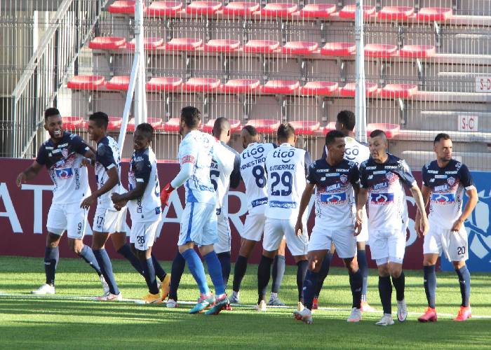 A ritmo lento pero firme, avanza Junior en la Suramericana