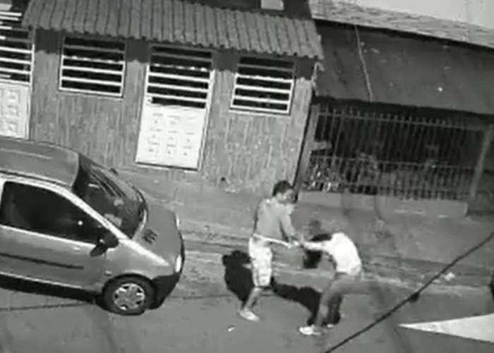 VIDEO: Brutal ataque a puños contra mujer en Floridablanca, Santander