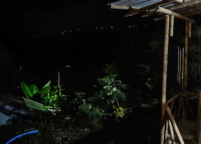 En las noches las montañas caucanas se pueden ver los puntos de luz de los cultivos de marihuana que los alcaldes con apagones en las veredas intentan atacar. Foto: María Fernanda Padilla 