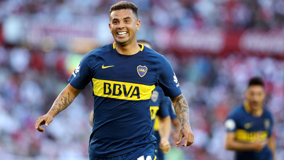 Edwin Cardona pone de rodillas a los argentinos