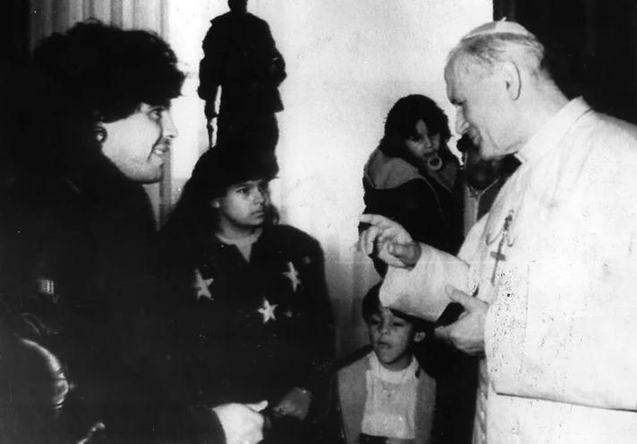 La tarde en la que Maradona se desilusionó de Juan Pablo II