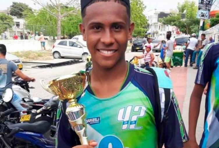 Lo humillaron, lo escupieron, le dispararon: policía asesina a futbolista en Cartagena
