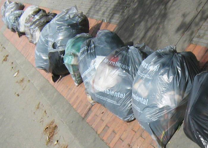 El descarado robo de los operadores de aseo a quienes separan basuras en casa