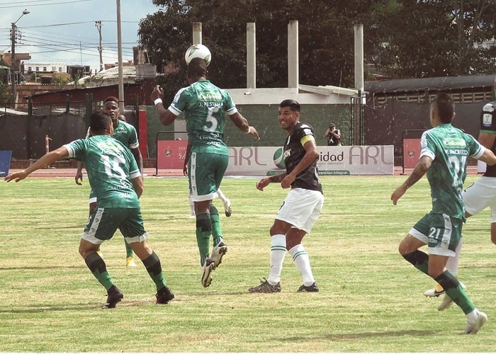 Cobrar por ver partidos en canchas de barrio: la inmoralidad de Win Sports