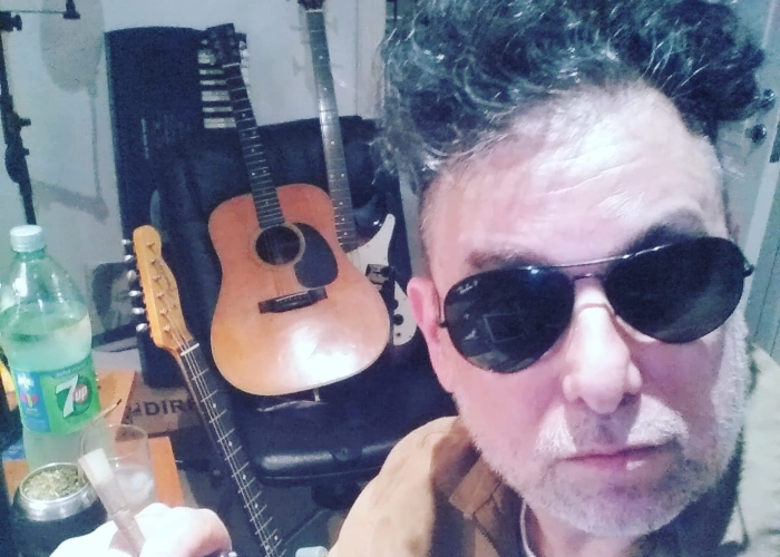 Periodista paisa insinúa terrible acoso sexual de... ¿Andres Calamaro?