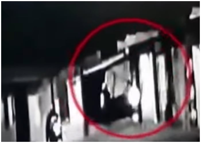 VIDEO: Delincuentes disparan a mujer en el rostro por robarle bolso