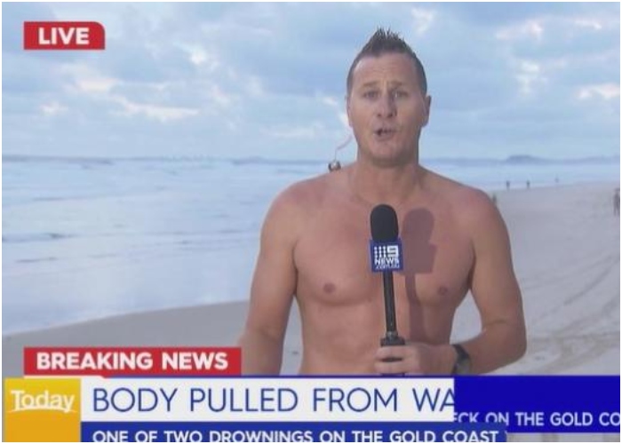 Periodista saca a cadáver del mar en pleno directo