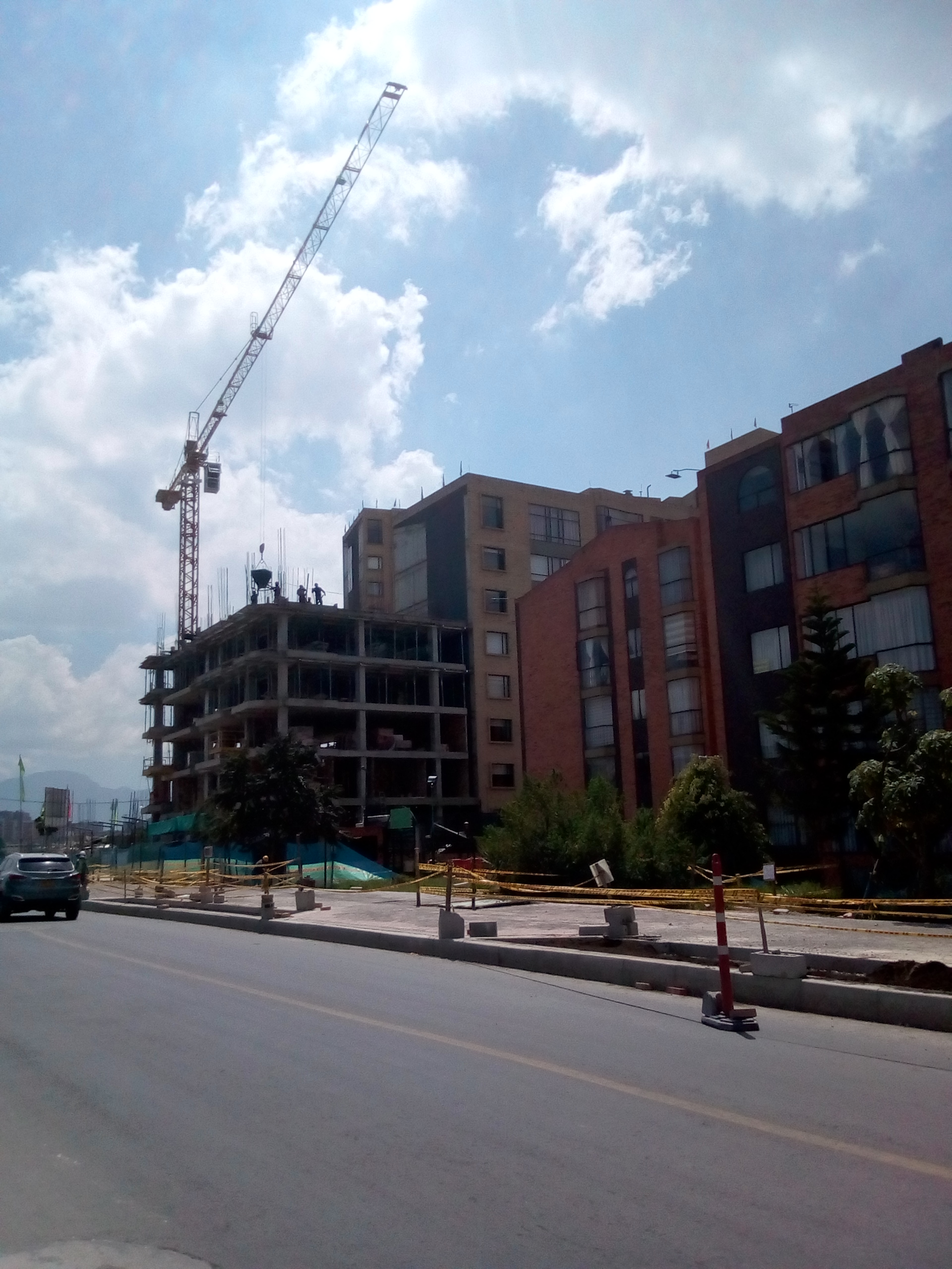  - Ciudadanos reclaman actitud del IDU y Espacio Publico en aplicación de espacio urbano