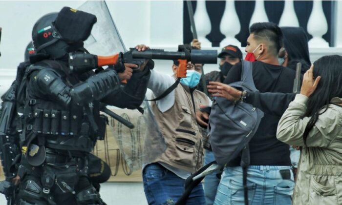  - La foto que refleja la brutalidad del ESMAD