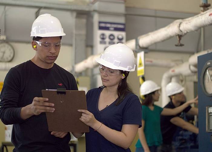 La ingeniería en Colombia: mucha licencia, poca experiencia