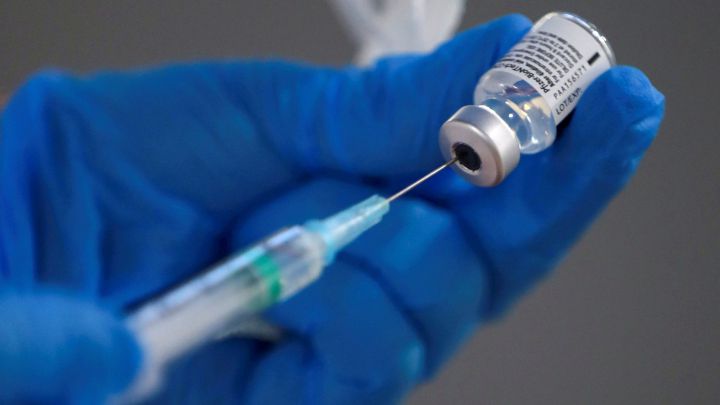 A punta de tutela, la segunda dosis de vacuna de Pfizer será a los 21 días
