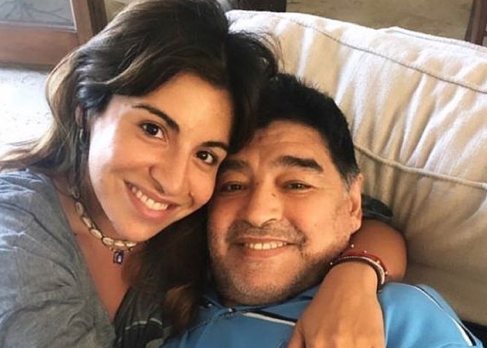 La hija de Maradona al borde del suicidio por culpa de los medios