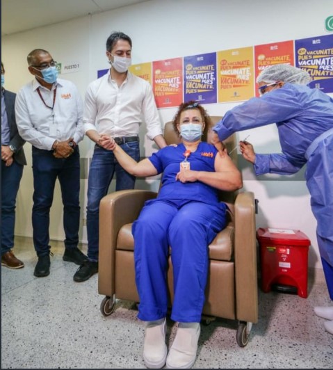  - El oportunismo del alcalde de Medellin con la vacuna