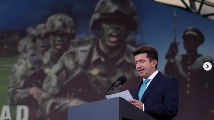 Al oído del Ministro