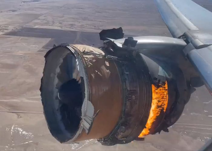 VIDEOS: Pesadilla en el aire mientras avión se despedaza en pleno vuelo