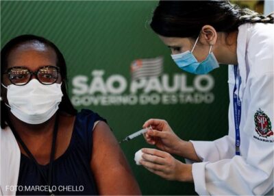 Sinovac, la vacuna inventada por un médico chino que llegó a Colombia - -- Las2orillas sinovac-brasil
