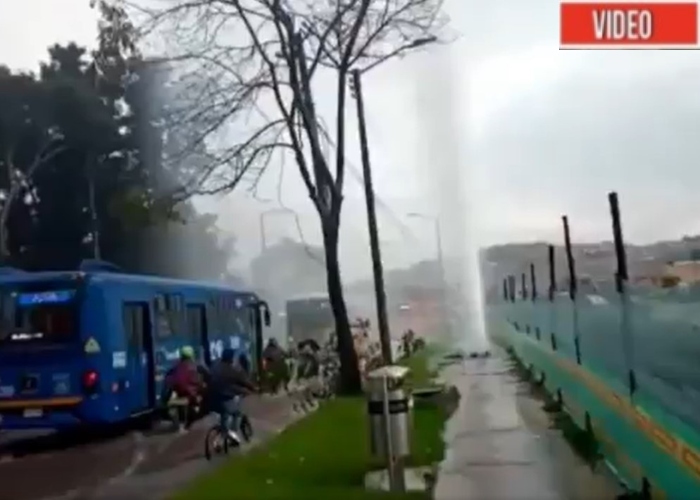 VIDEO: Hoyo soplador en plena vía de Bogotá