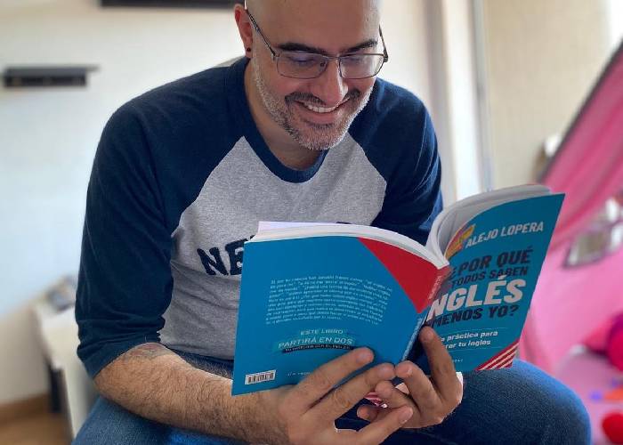 Alejo Lopera, de presentador de televisión y dj de radio a youtuber de inglés y escritor