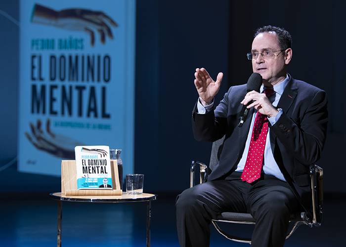 'El dominio mental: geopolítica de la mente', una guía de supervivencia en el ciberrebaño